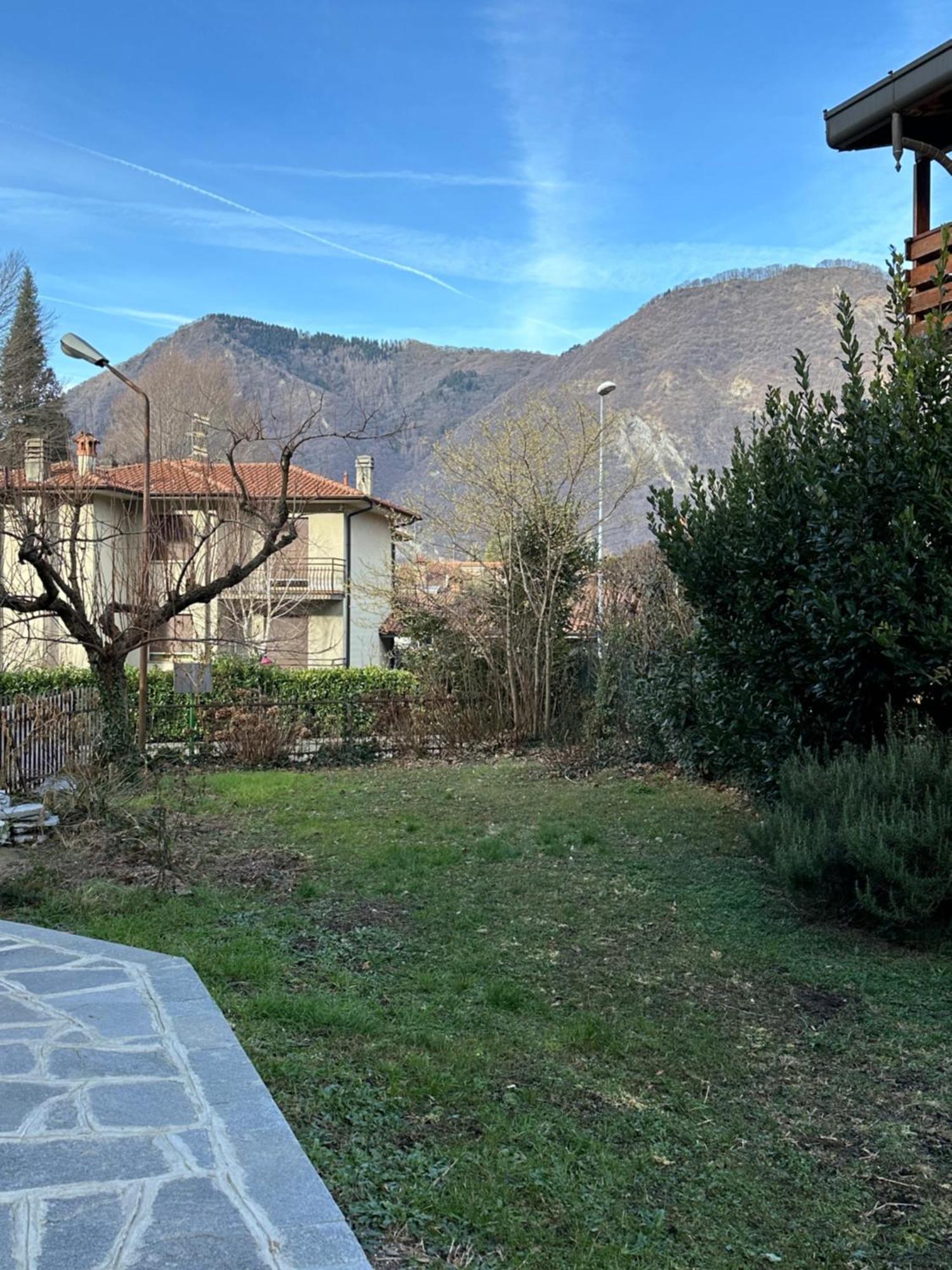 A Due Passi Dal Lago Canzo Esterno foto